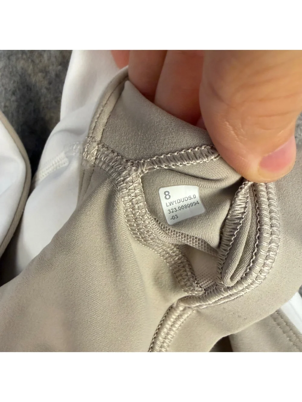 Lululemon Long Line Sports Bra Fully Lined White Khaki Size 8 820